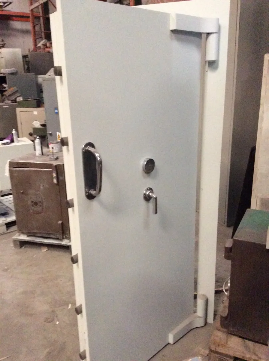 Safes, underfloor, free standing, strongroom doors - Image 3