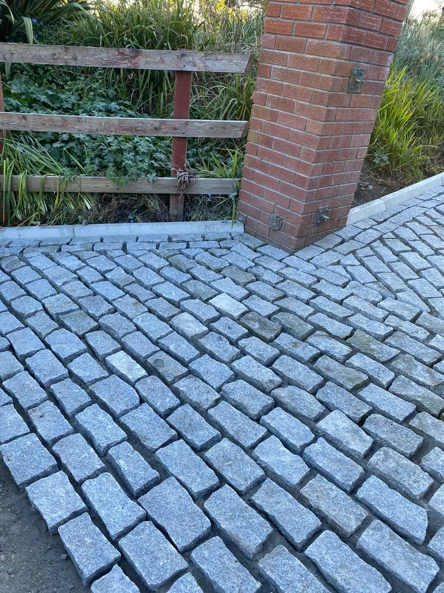 Silver Granite Cobblestone Driveway Setts - Image 4