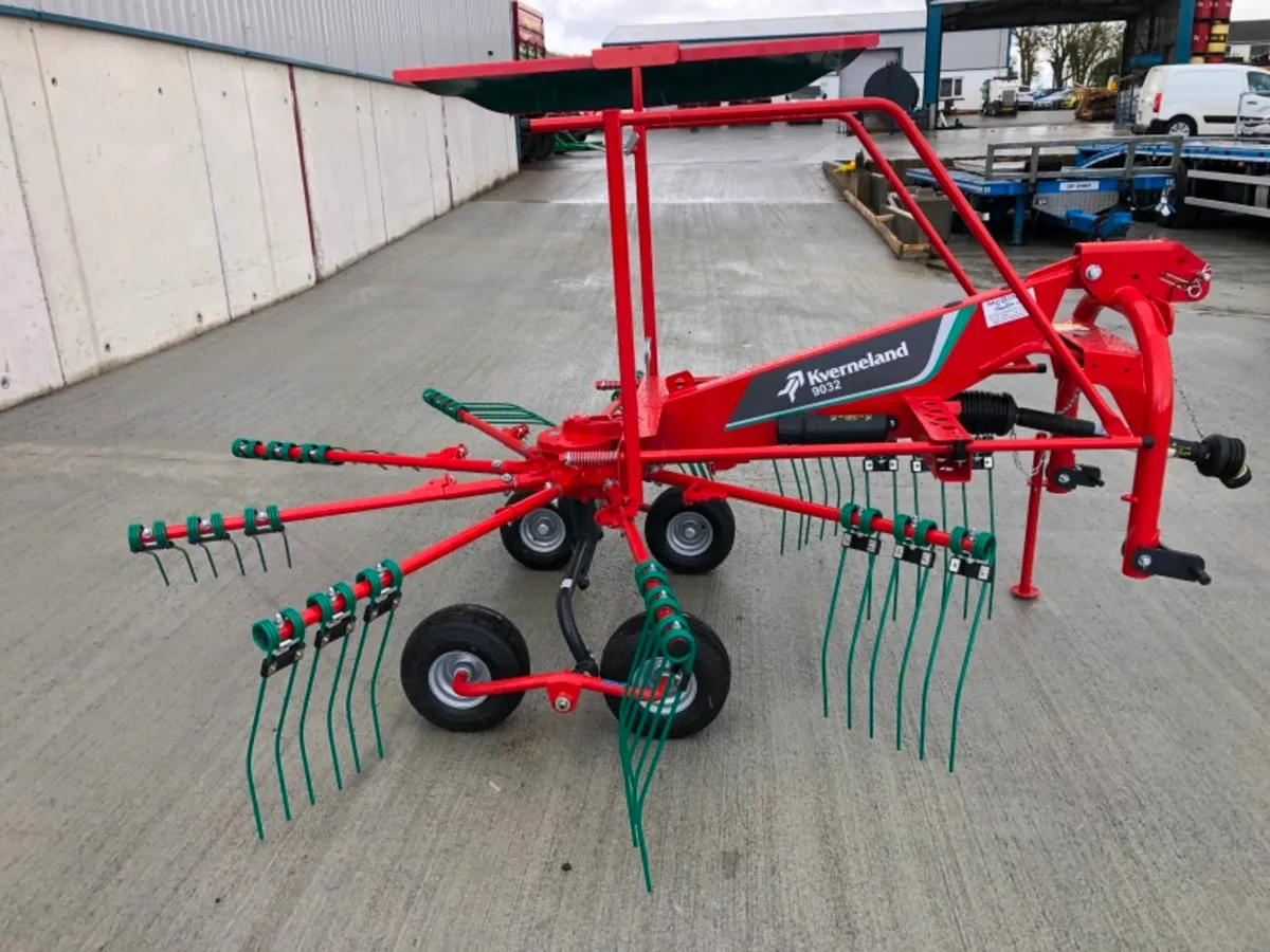 New Kverneland 9032 Single Rotor Rake - Image 2