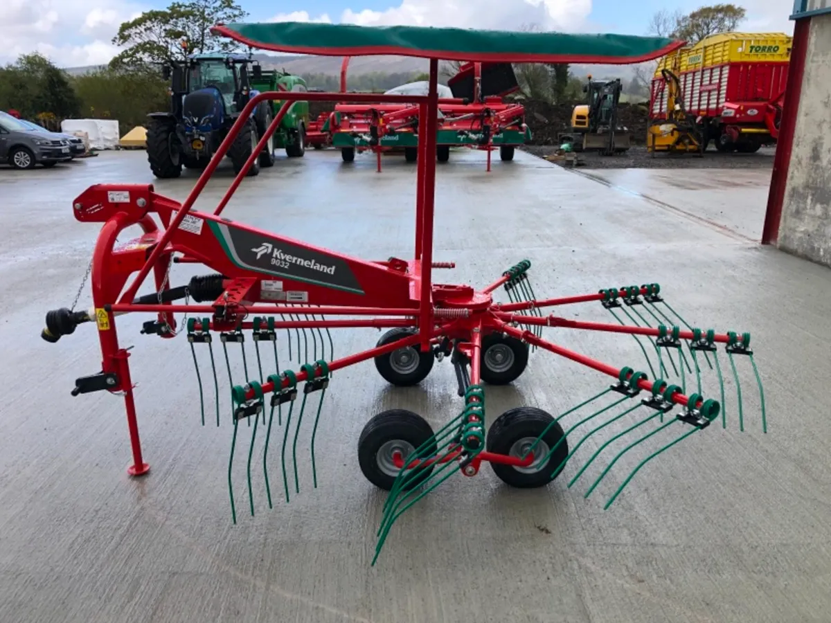 New Kverneland 9032 Single Rotor Rake - Image 3