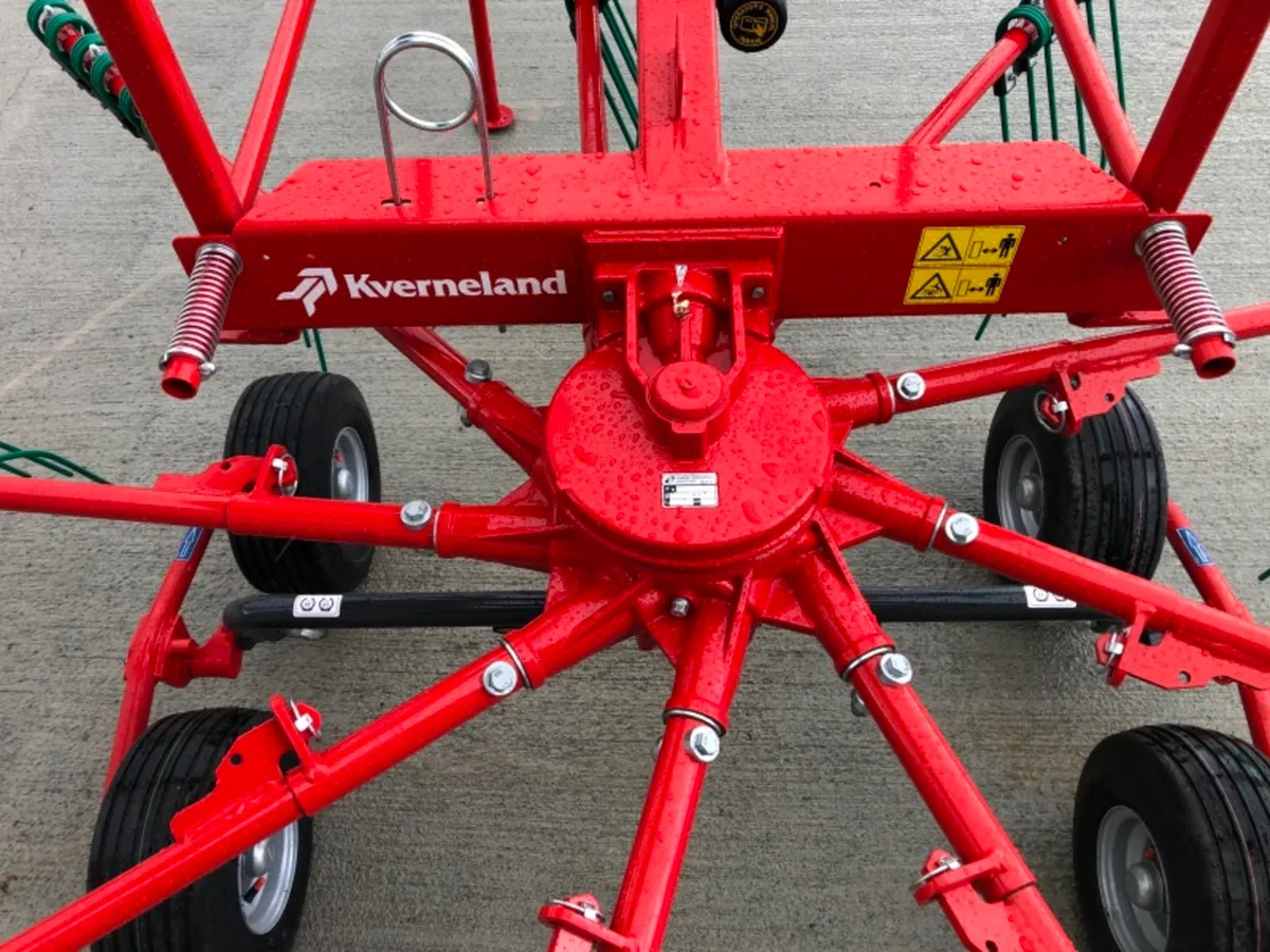 New Kverneland 9032 Single Rotor Rake - Image 4