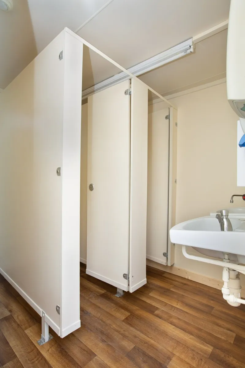 Toilets - Image 4
