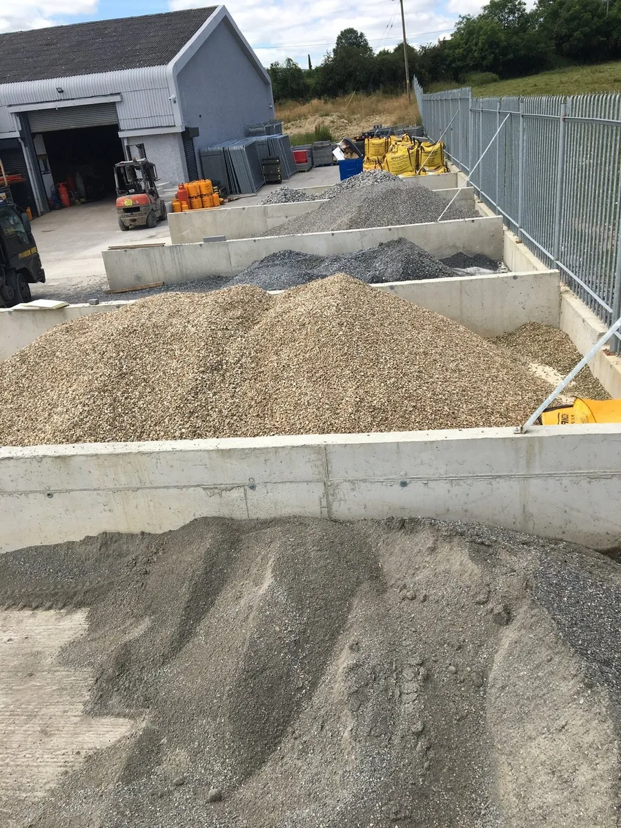 Topsoil,Horse manure,compost,gold stone - Image 4