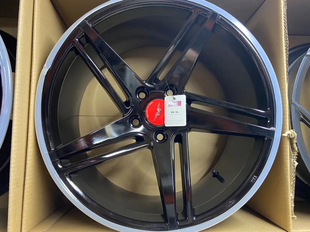 New 18” Veemann vfs31 gloss black  5x112