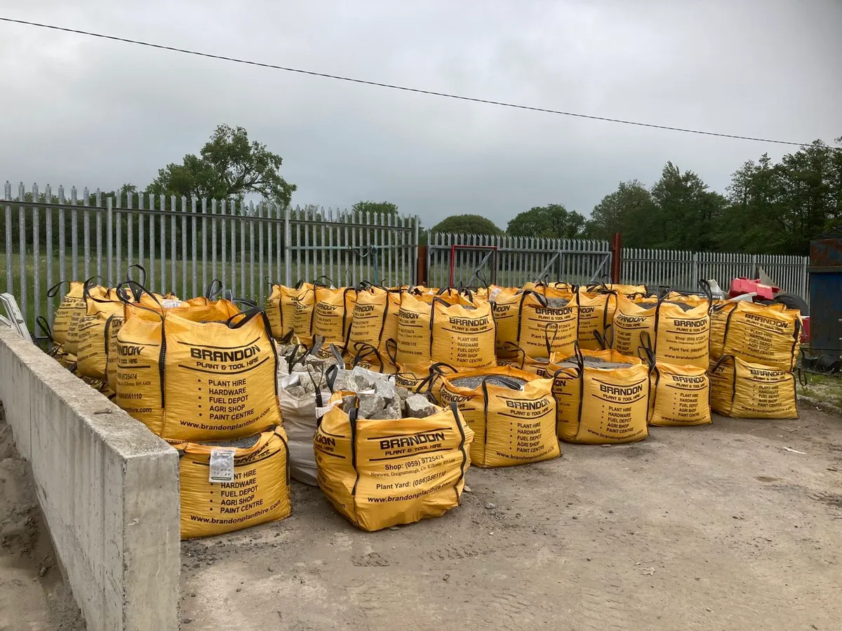 Screened Topsoil or horse manure Gold Stone - Image 2