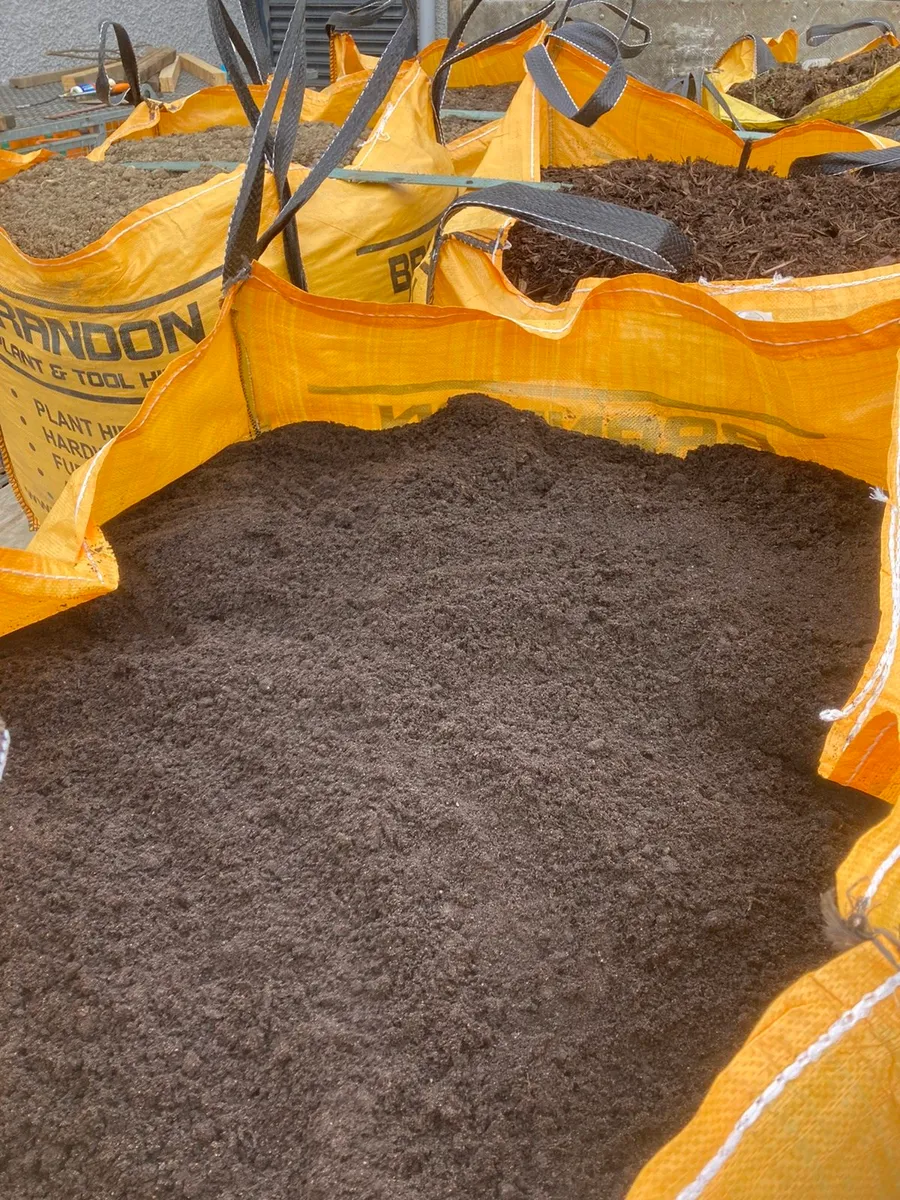 Topsoil,Horse manure,compost,gold stone - Image 1