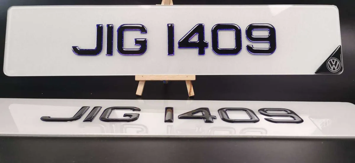 Pair of 3D Gel Purple Number Plates - Image 3