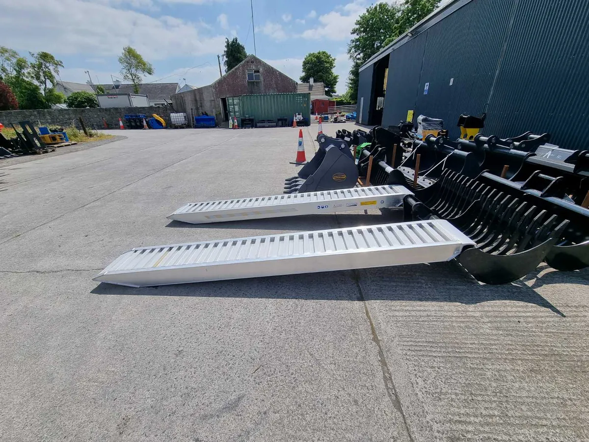 Loading ramps - Image 2