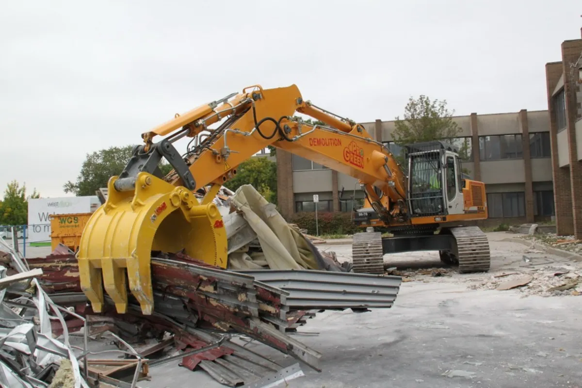All attachments, grabs, buckets, shears etc - Image 4