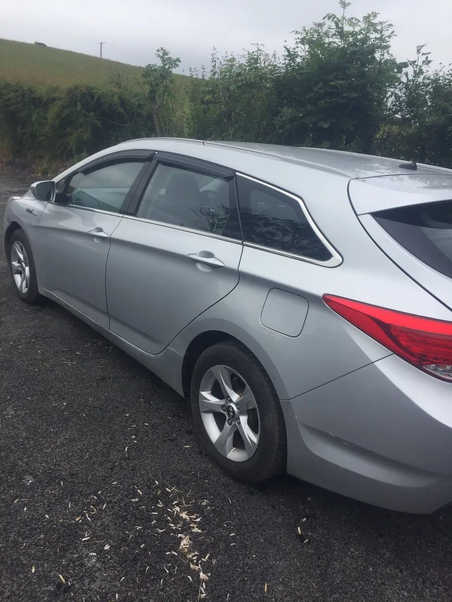 Breaking Hyundai i40 - Image 2