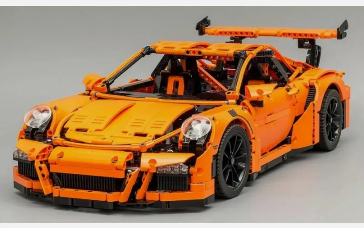 Retired LEGO 42056 Porsche 911 GT3 RS - Image 3