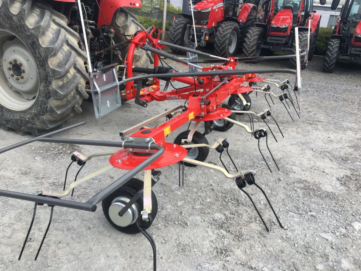 New Massey Ferguson 4 rotor tedders - Image 1