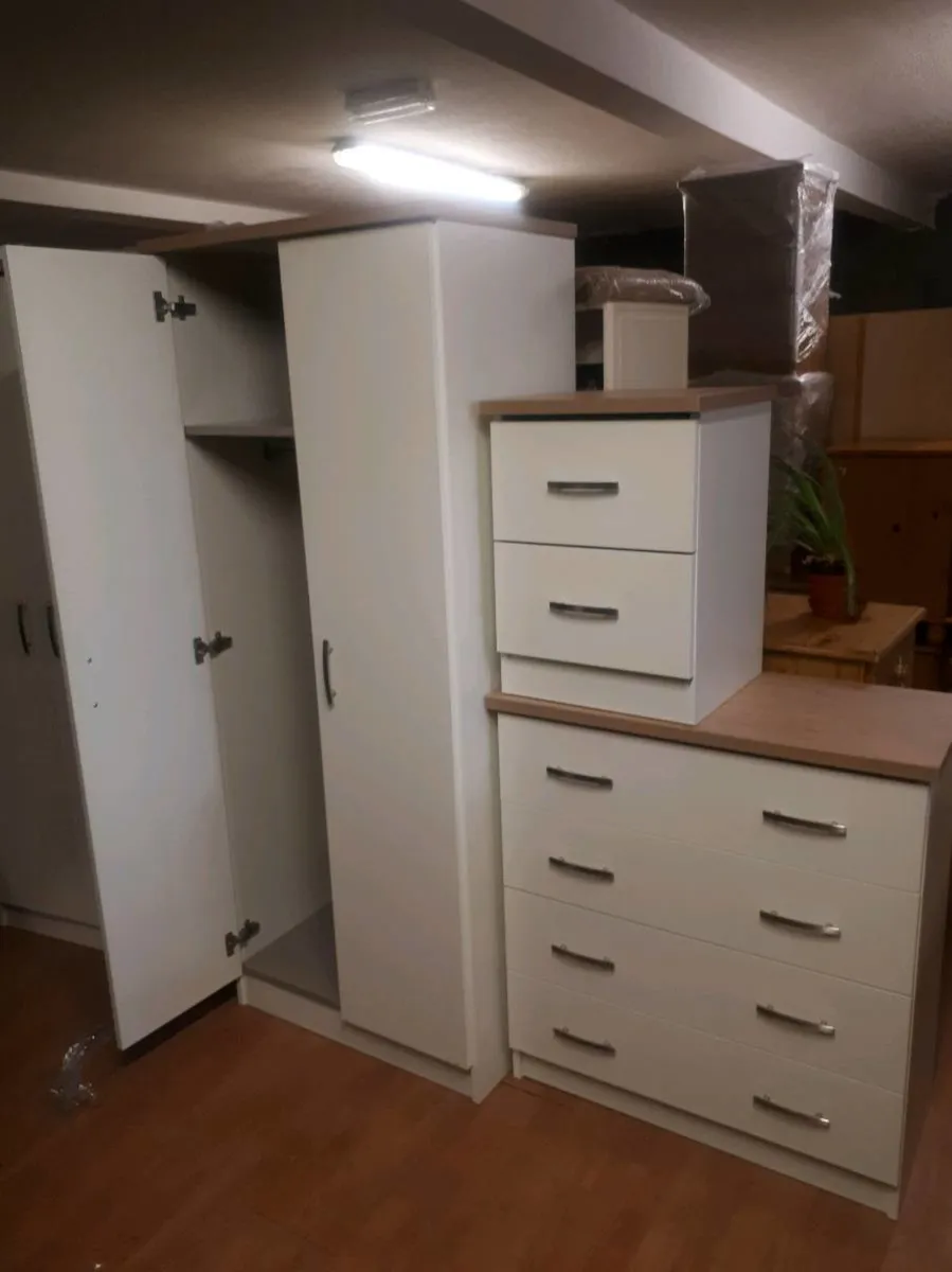 Wardrobes side presses lockers - Image 4