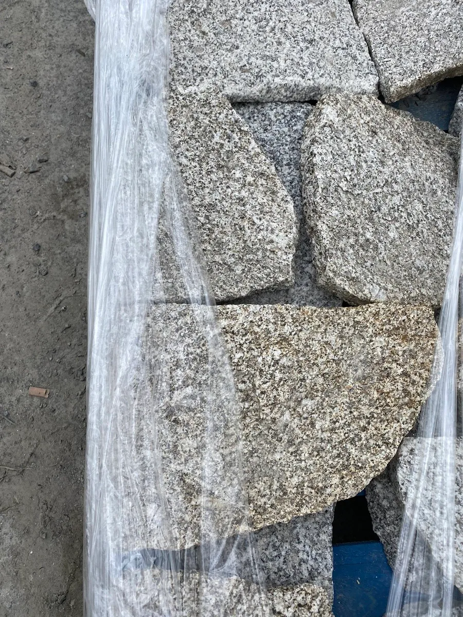 Wicklow Granite Thinstone Cladding Random Oatmeal - Image 2