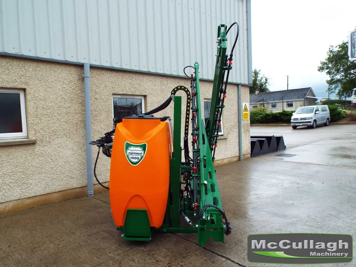 New Agrional 1000L Sprayer Fully Hydraulic Boom - Image 4