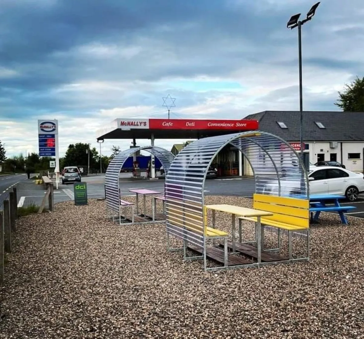 Outdoor dining pods - Image 4