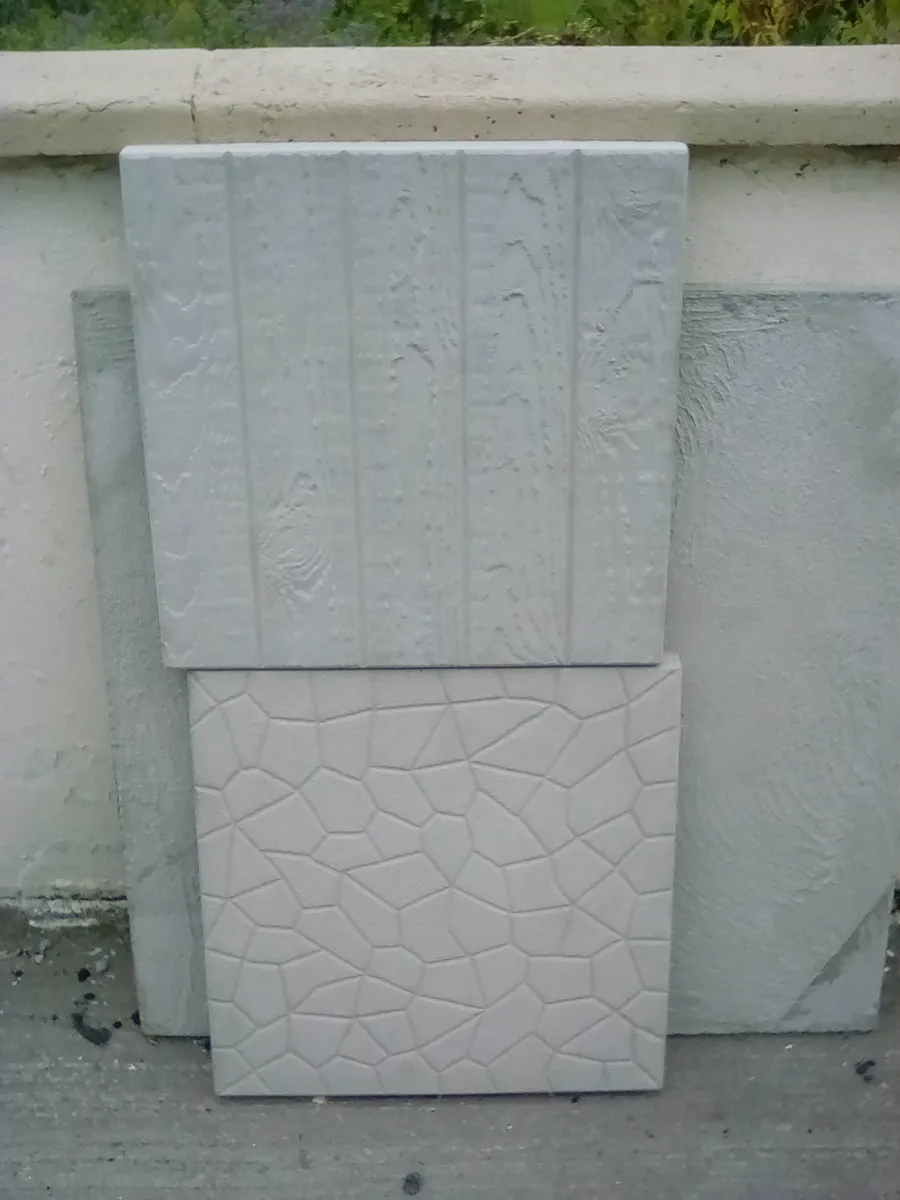 Paving slabs €2.50 per slab