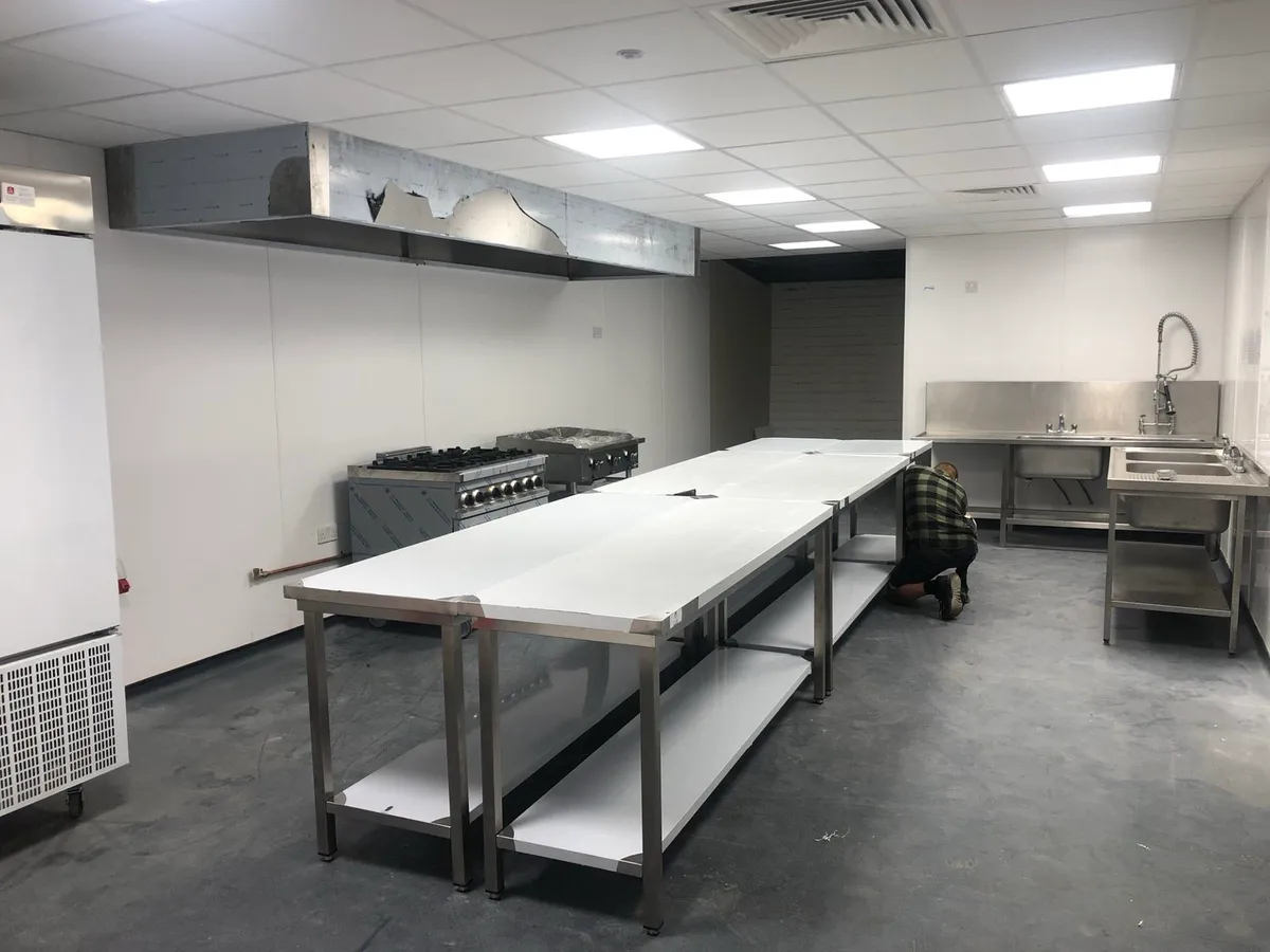 COMMERCIAL STAINLESS STEEL TABLES - Image 2
