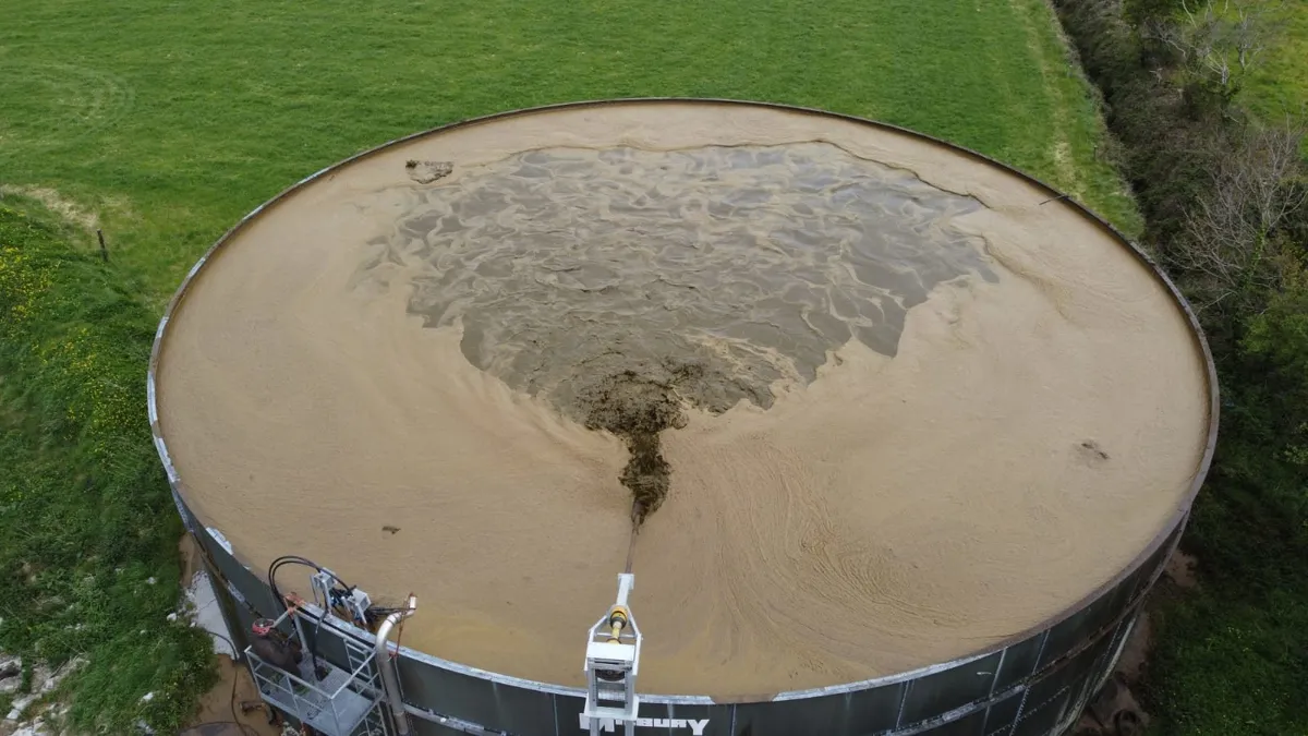 Slurry tower mixing