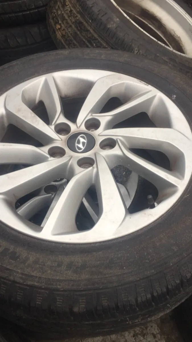 Hyundai  alloys & tyres - Image 1