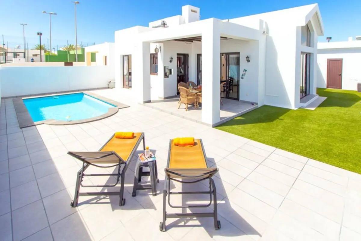 3 BEDROOM VILLA WITH PRIVATE HEATED POOL LANZAROTE - Image 1