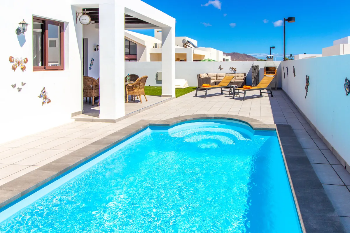 3 BEDROOM VILLA WITH PRIVATE HEATED POOL LANZAROTE - Image 2