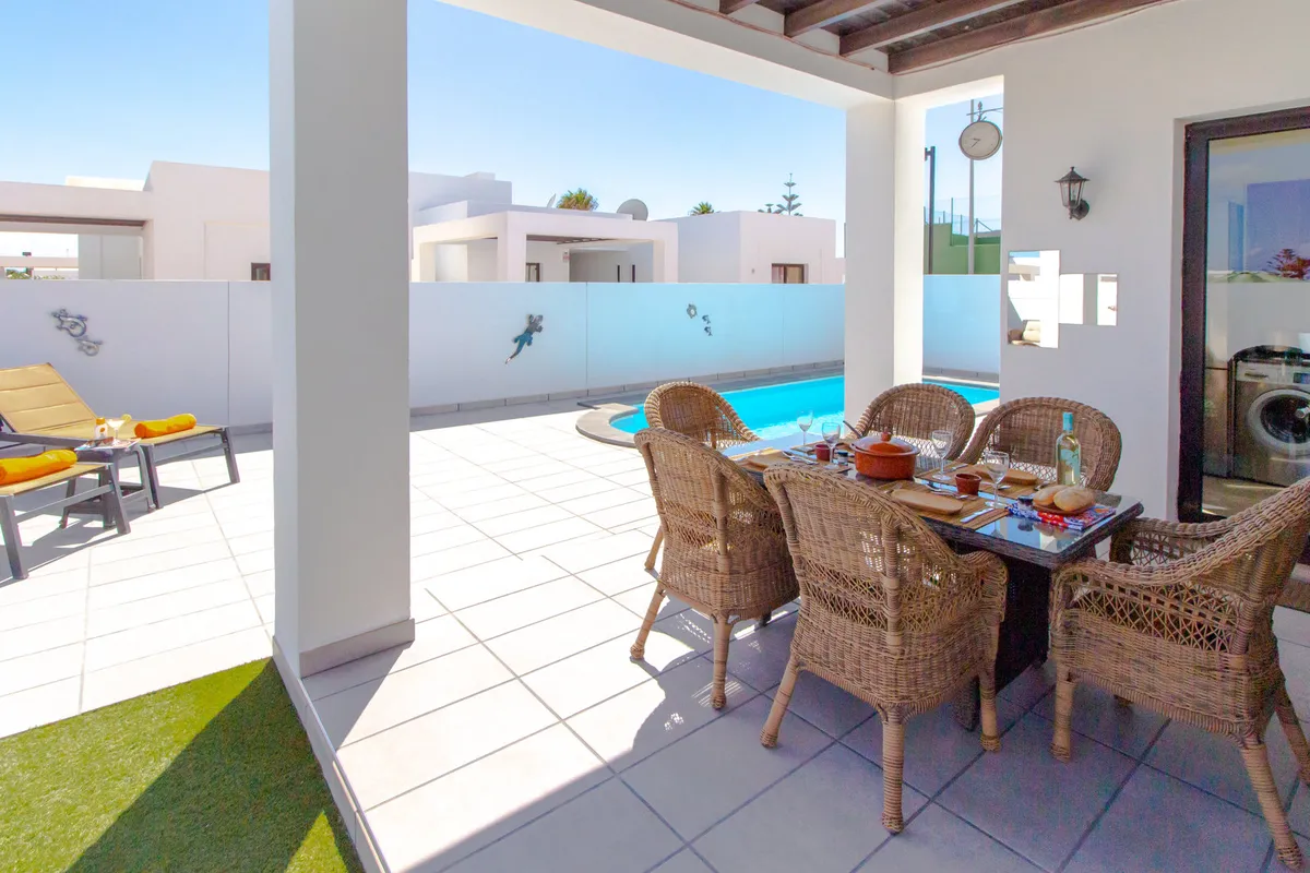 3 BEDROOM VILLA WITH PRIVATE HEATED POOL LANZAROTE - Image 3