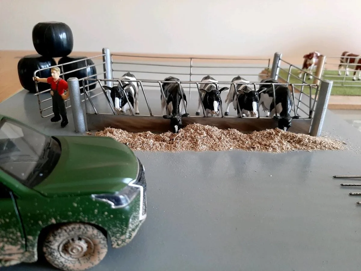 1/32 scale farm model gates and feed barriers - Image 2