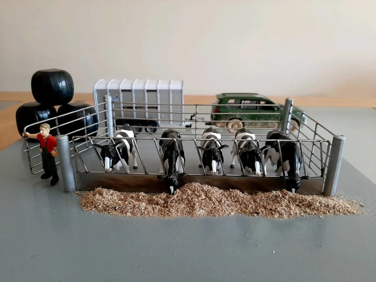 1/32 scale farm model gates and feed barriers - Image 1