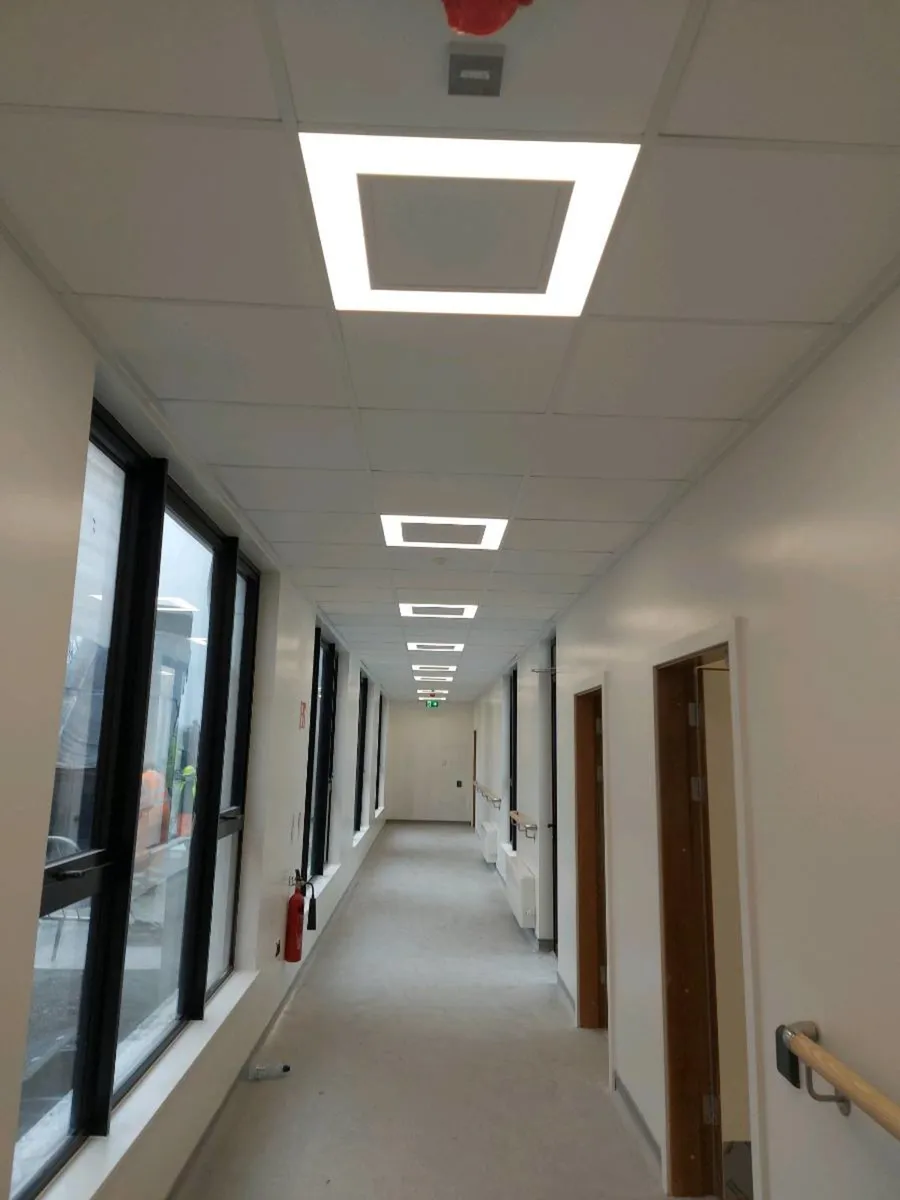 Metal frame ceilings tape and jointing drylining - Image 3