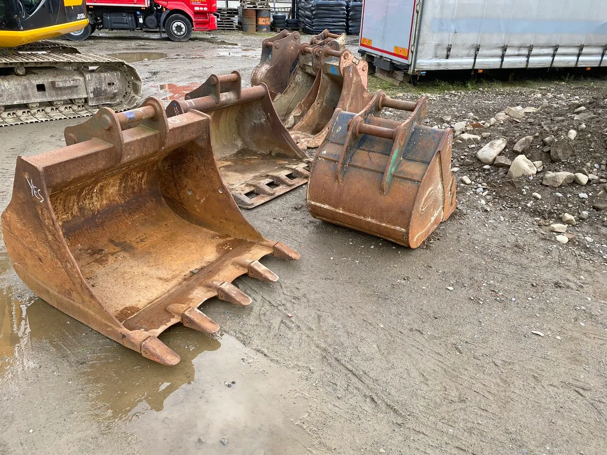 New and used 13 & 20 Ton Digger buckets for sale in Co. Tyrone for £500