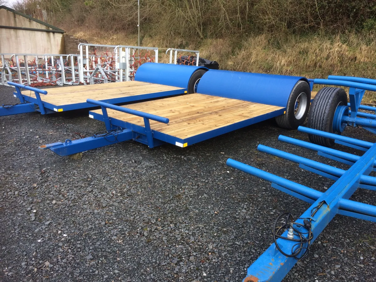 Bale trailers. Flat and barred - Image 1