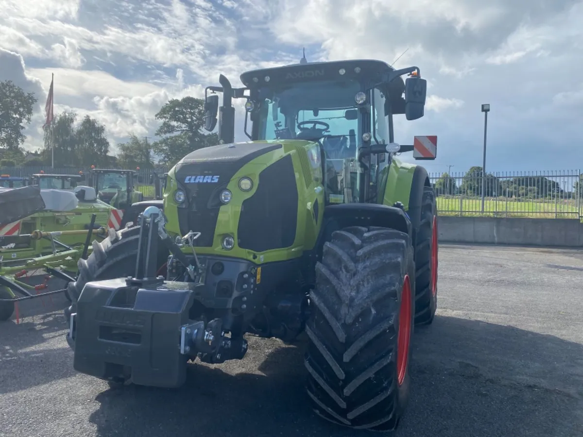 Claas Axion 800 - Image 4