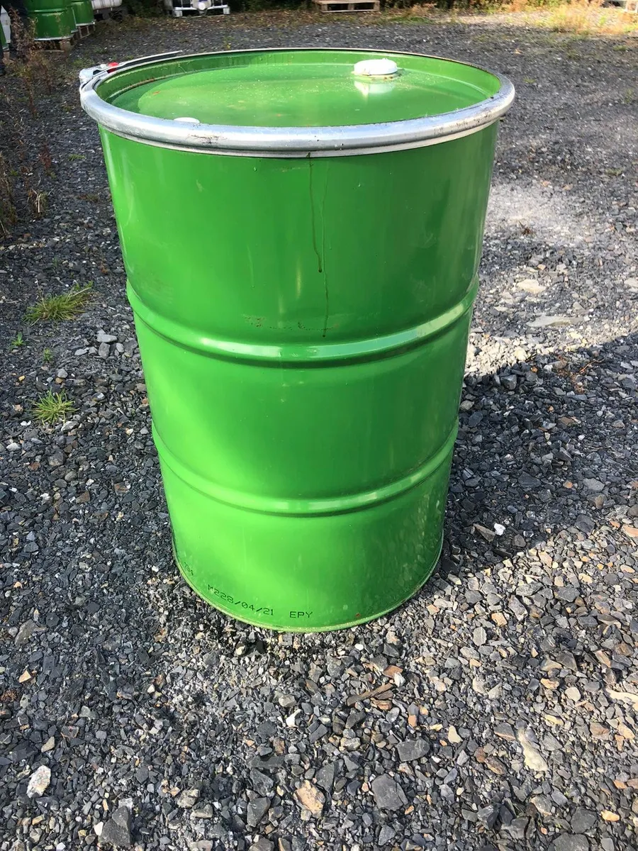 Green steel barrels with lids - Image 3