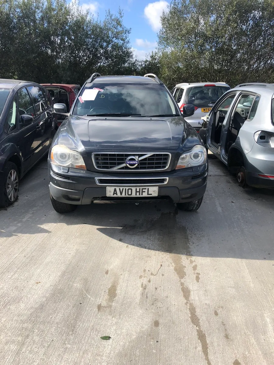 2010 Volvo XC90 parts breaking - Image 2