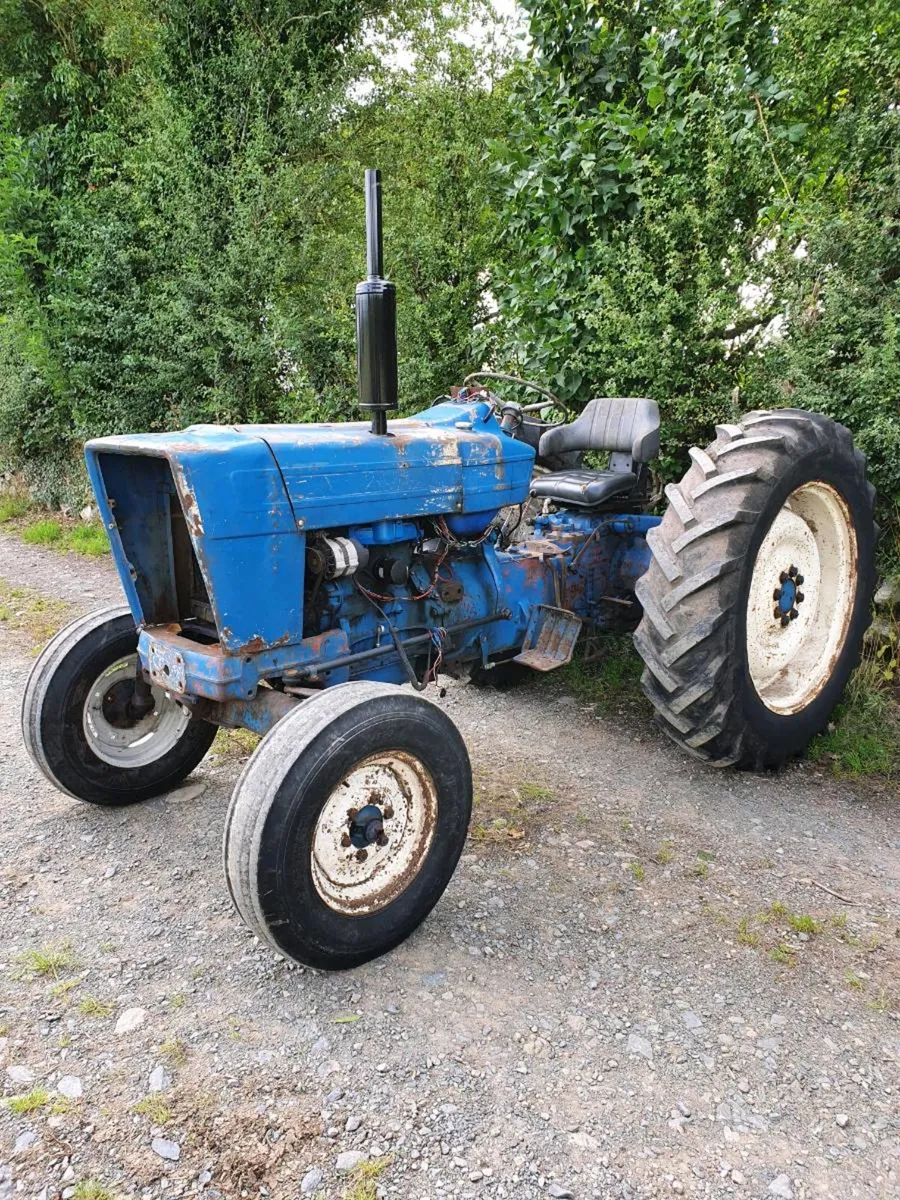 Breaking ford 2000,3000,4000,4600 and 550 digger - Image 1