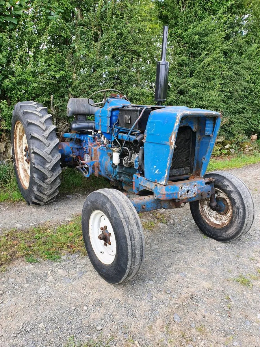 Breaking ford 2000,3000,4000,4600 and 550 digger - Image 3