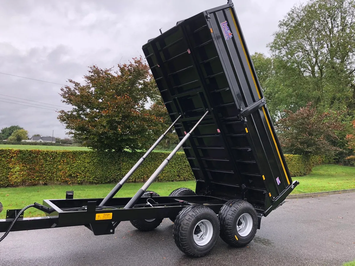 New  tipping trailer & digger buckets - Image 4