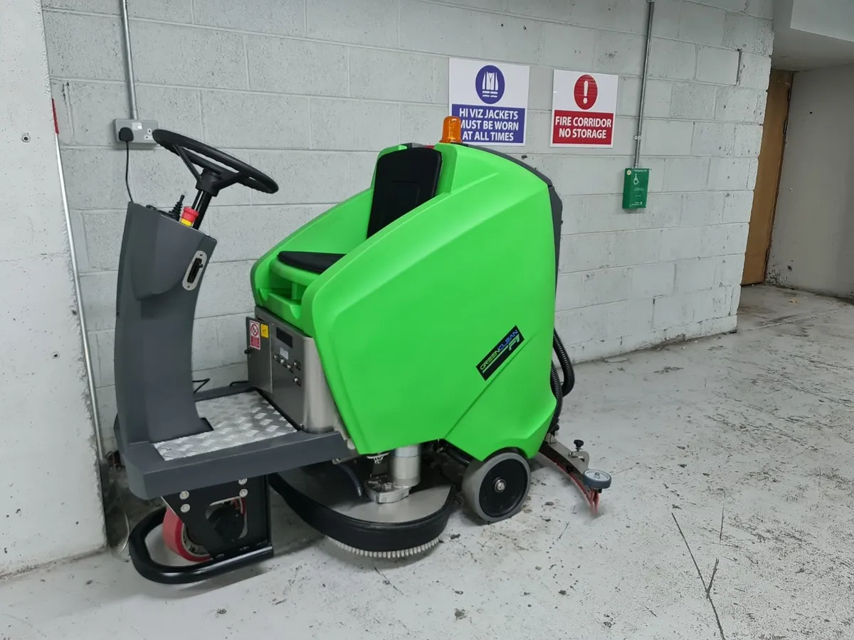 Green Clean R1 rider scrubber dryer floor cleaner - Image 1