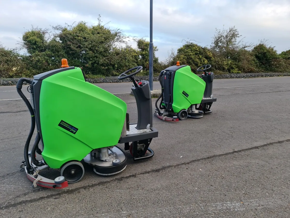 Green Clean R1 rider scrubber dryer floor cleaner - Image 2