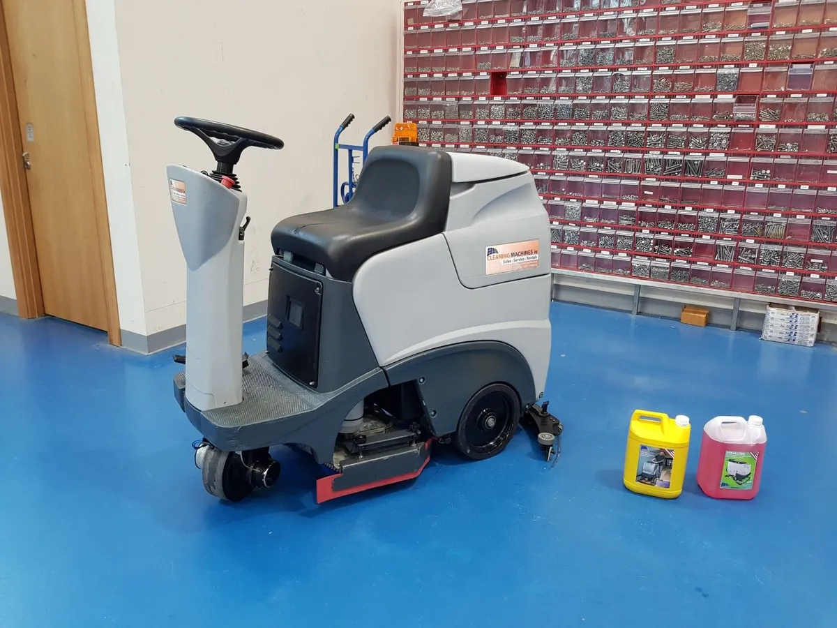 Reconditioned ride on scrubber dryers - Image 4