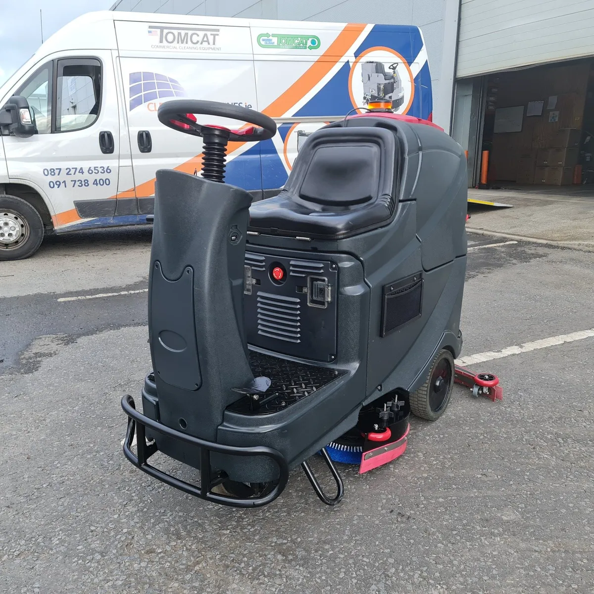 Nilfisk Viper AS710 ride on scrubber dryer - Image 2