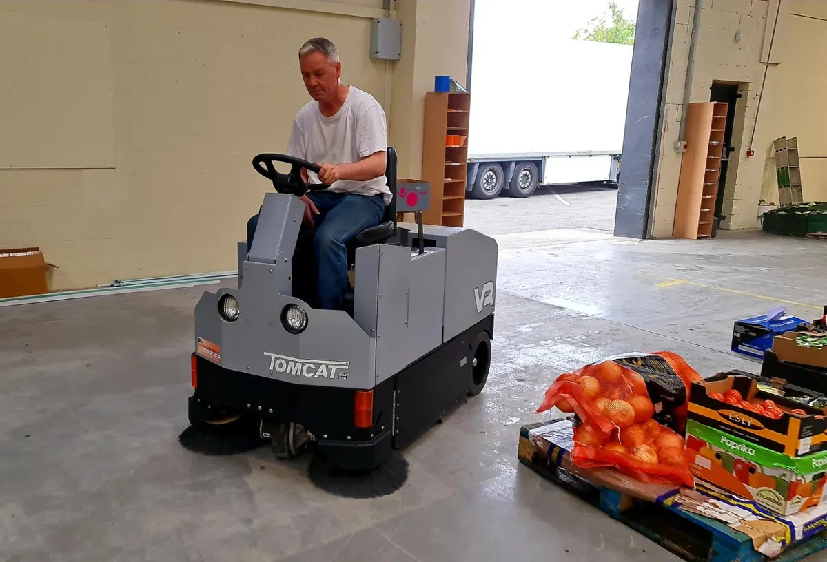 Tomcat VR Sweeper - warehouse/yard/carpark - Image 3