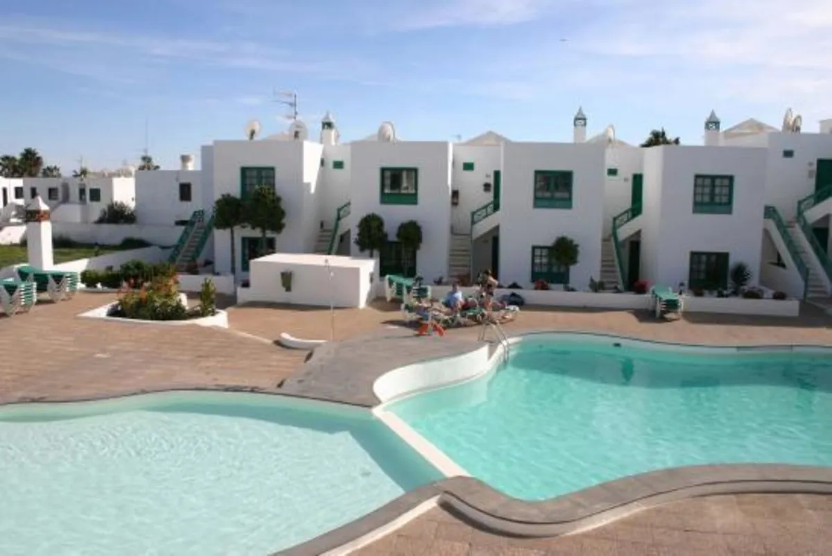 Lanzarote Puerto del Carmen 2 bed apt holiday let. - Image 1