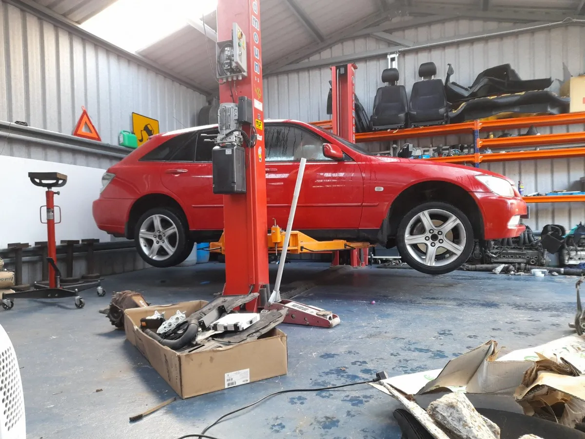 Is200, altezza, is300, sportscross .....breaking - Image 1