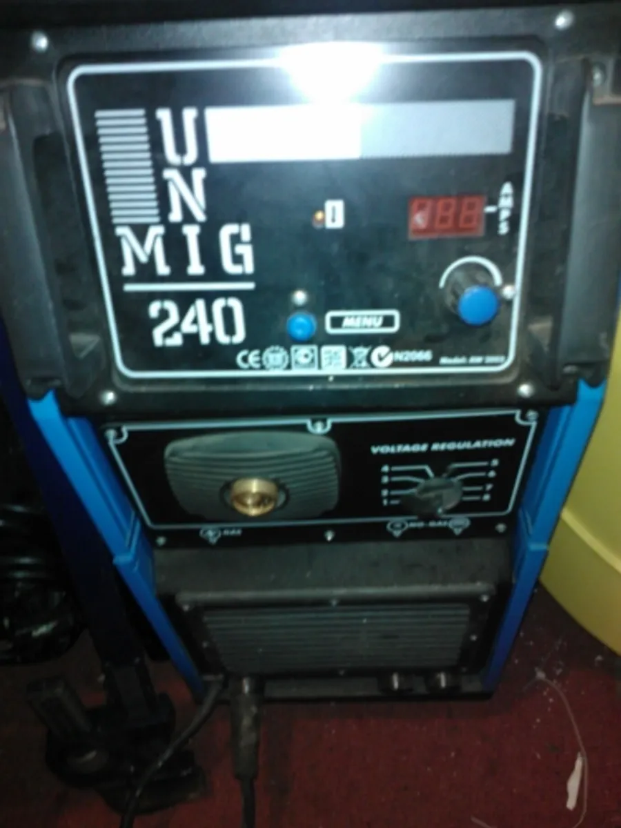 280amp Mig Welder and Rent free Gas. - Image 2