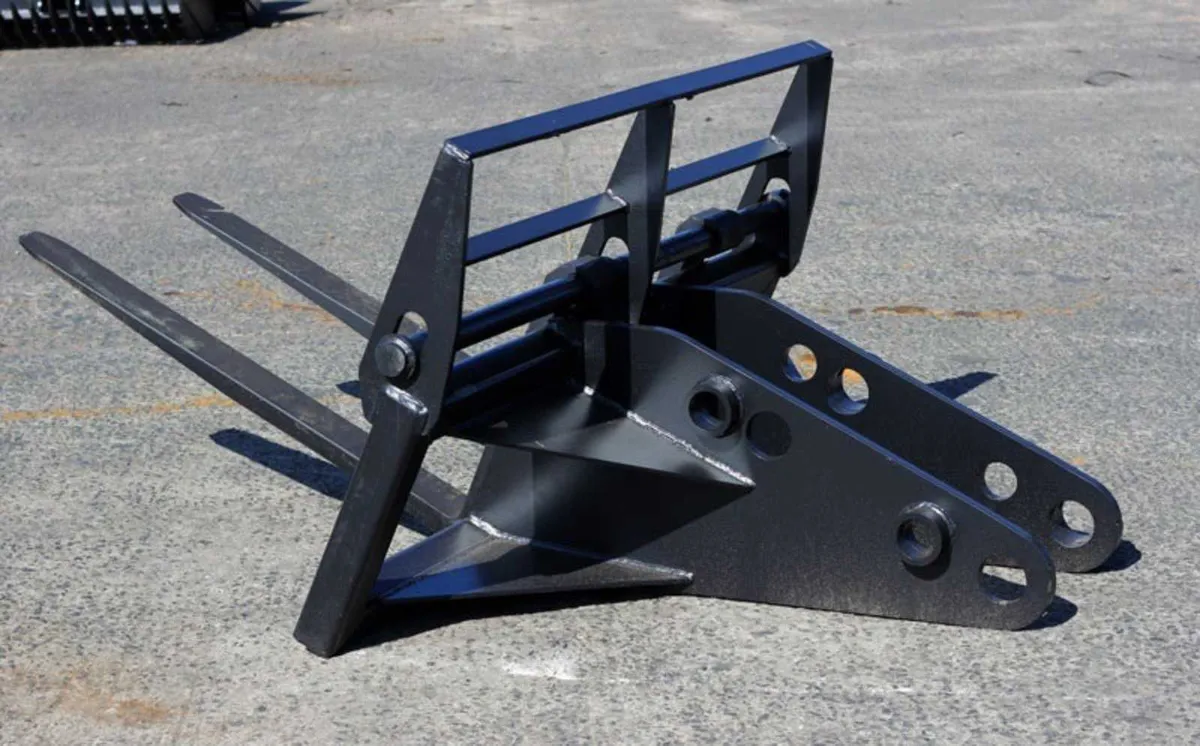 Multi-link pallet forks, fits 13 & 20 ton diggers - Image 1