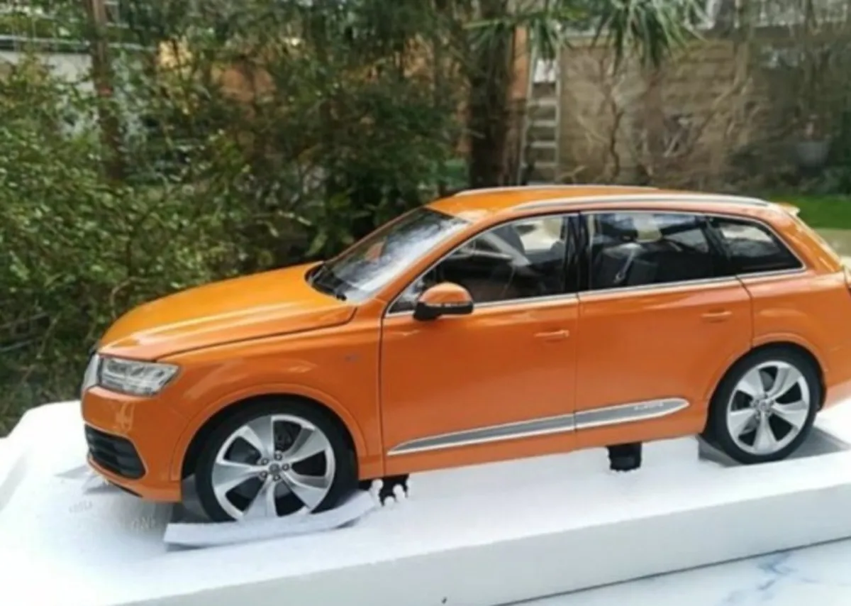 Minichamps 1/18 Audi Q7