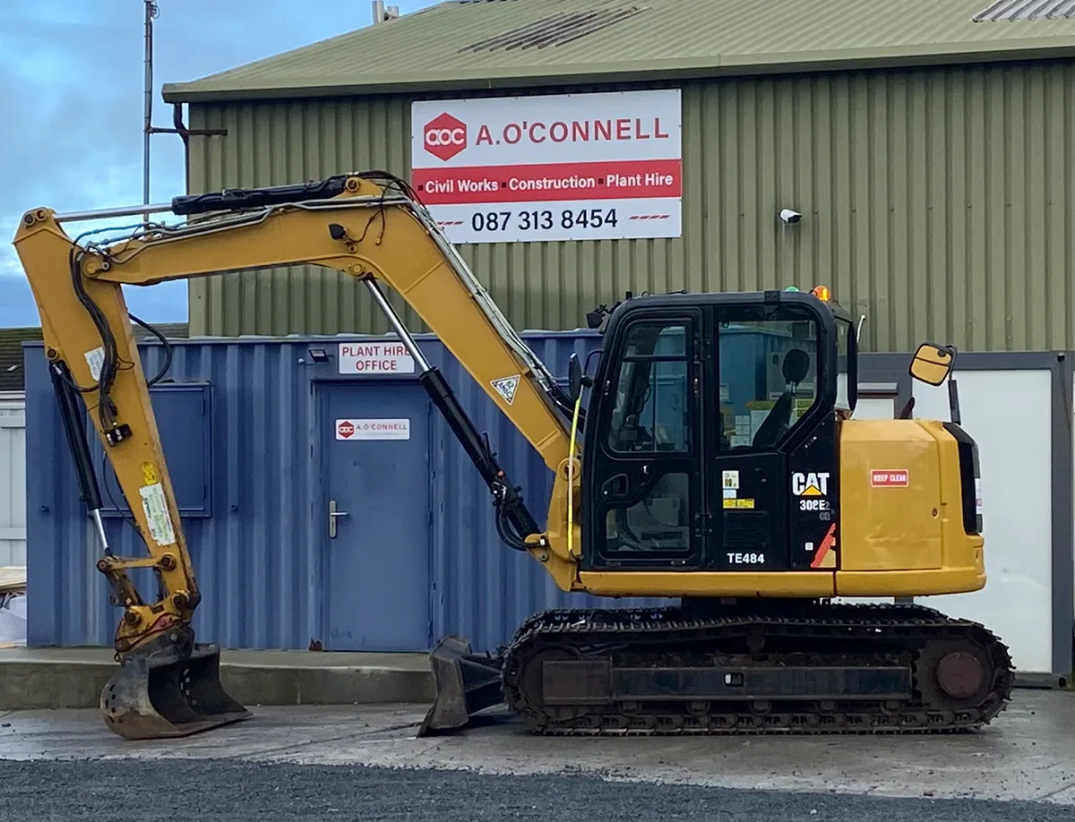 8 TON EXCAVATORS SELF DRIVE HIRE