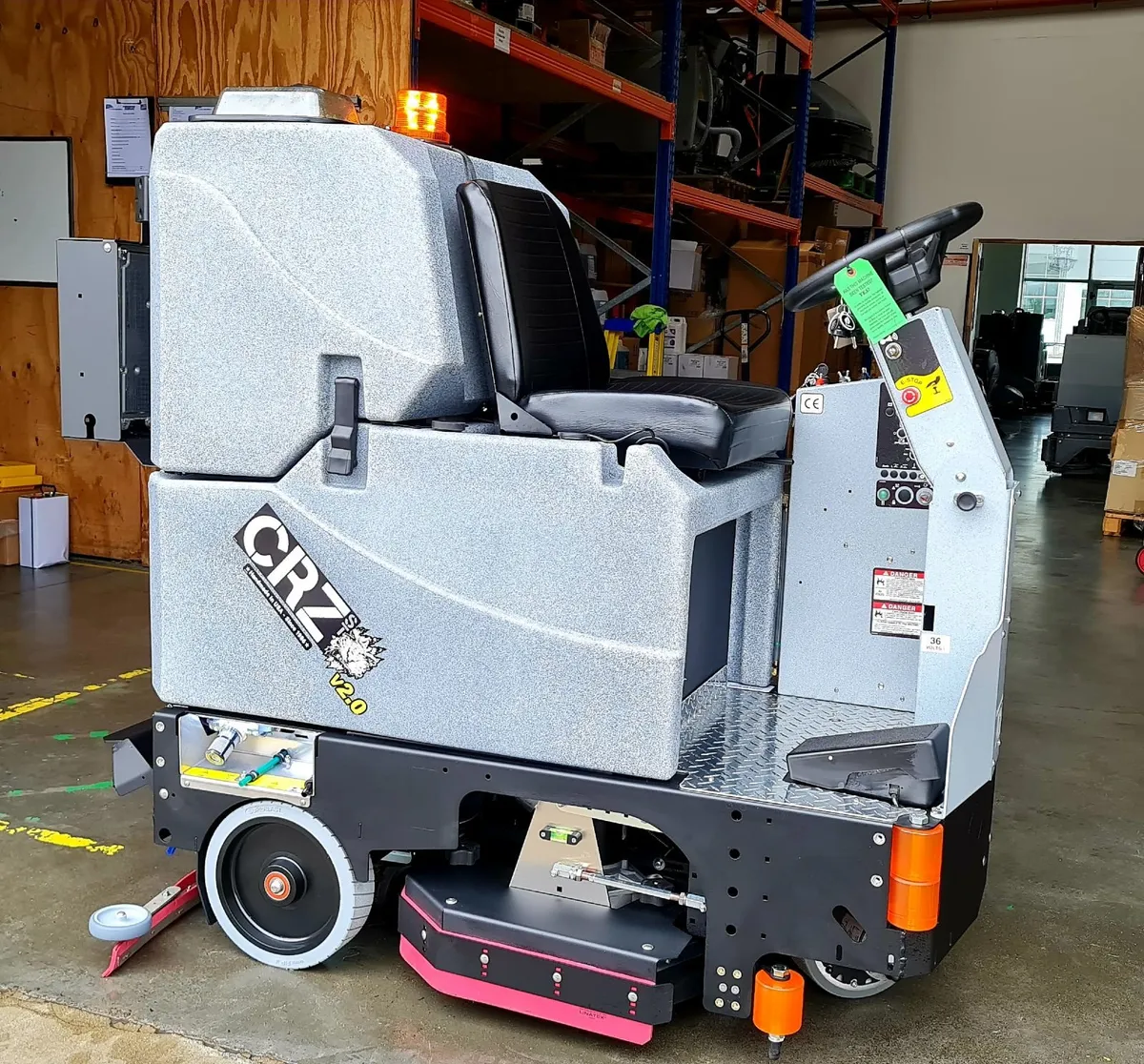 Tomcat CRZ rider scrubber dryer - factory floor - Image 2